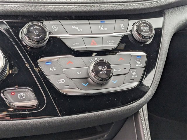 New 2026 Chrysler Pacifica Limited w/ Trailer Tow Group image 24