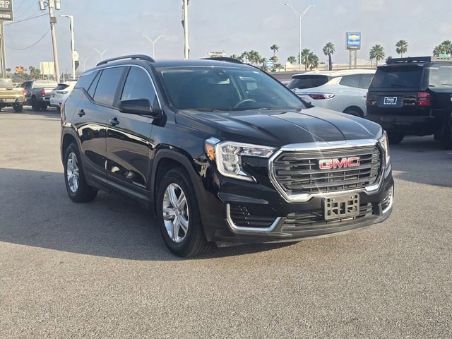 Used 2022 GMC Terrain SLE w/ Driver Convenience Package image 3