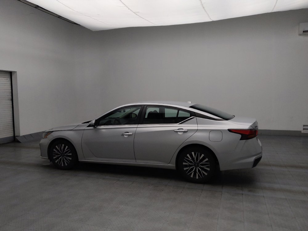 Used 2023 Nissan Altima 2.5 SV image 3