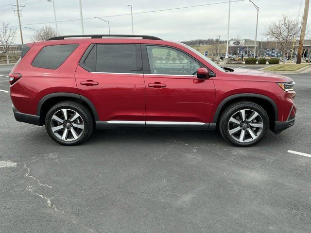 Used 2023 Honda Pilot Touring image 2