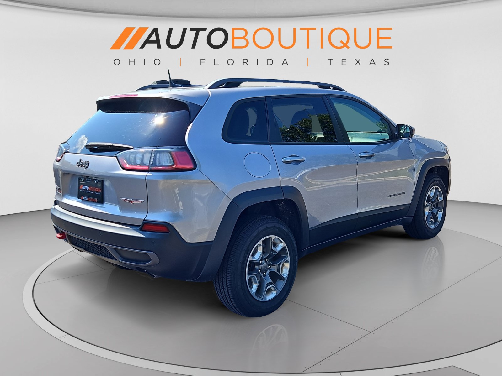 Used 2019 Jeep Cherokee Trailhawk w/ Cold Weather Group AWD/4WD image 5