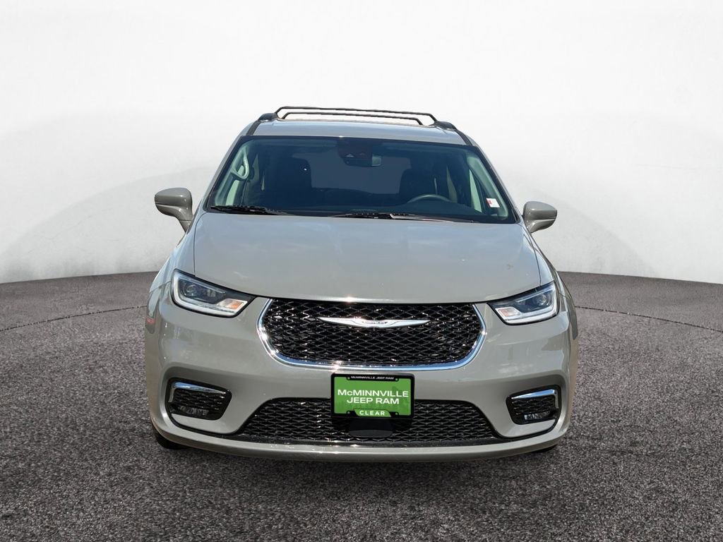 Used 2022 Chrysler Pacifica Touring-L image 8