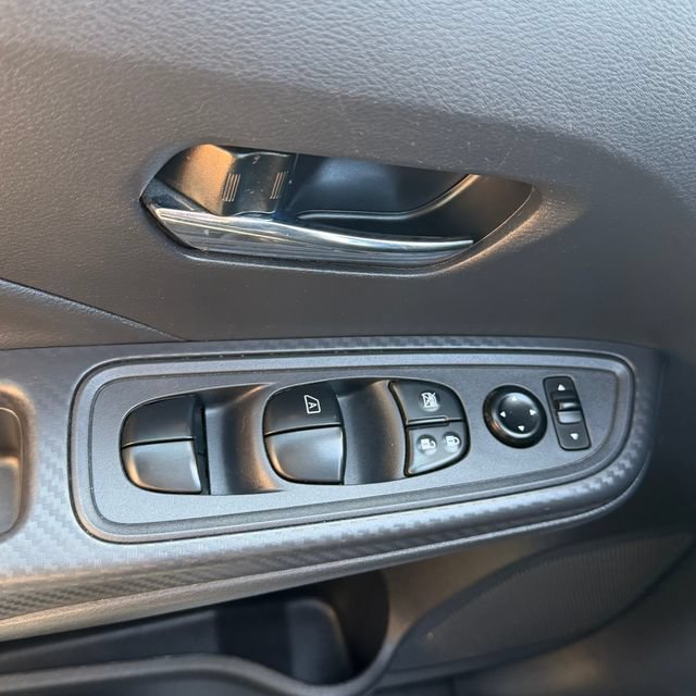 Used 2024 Nissan Versa SV FWD image 14