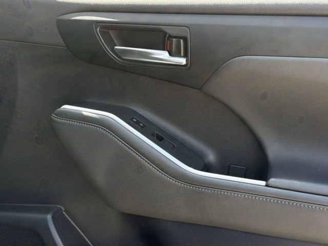 Used 2022 Toyota Highlander XLE image 29