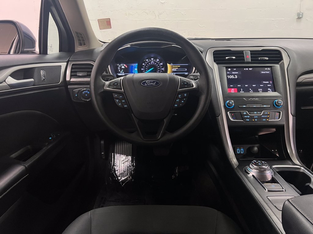 Used 2019 Ford Fusion SE FWD image 15