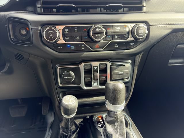 Used 2024 Jeep Wrangler Unlimited Sahara AWD/4WD image 28
