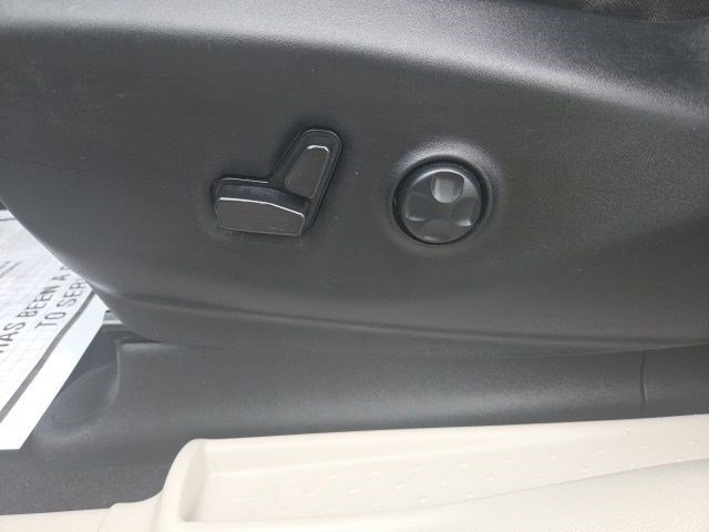 Used 2023 Chrysler Voyager LX FWD image 13