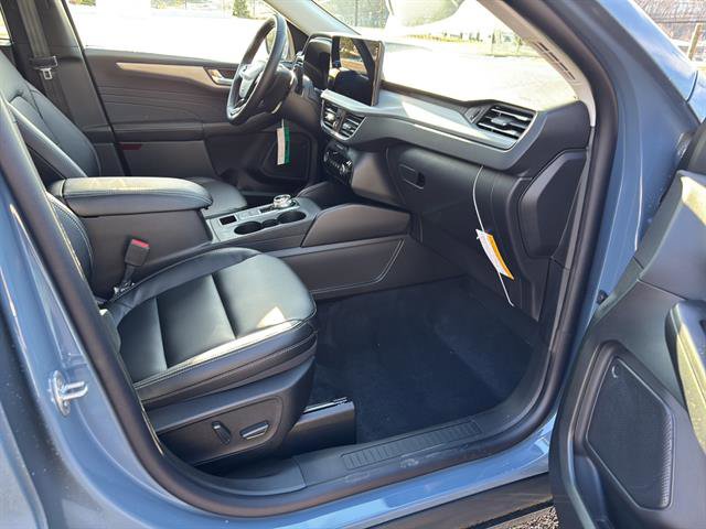 New 2026 Ford Escape Platinum w/ Class II Trailer Tow Package image 19