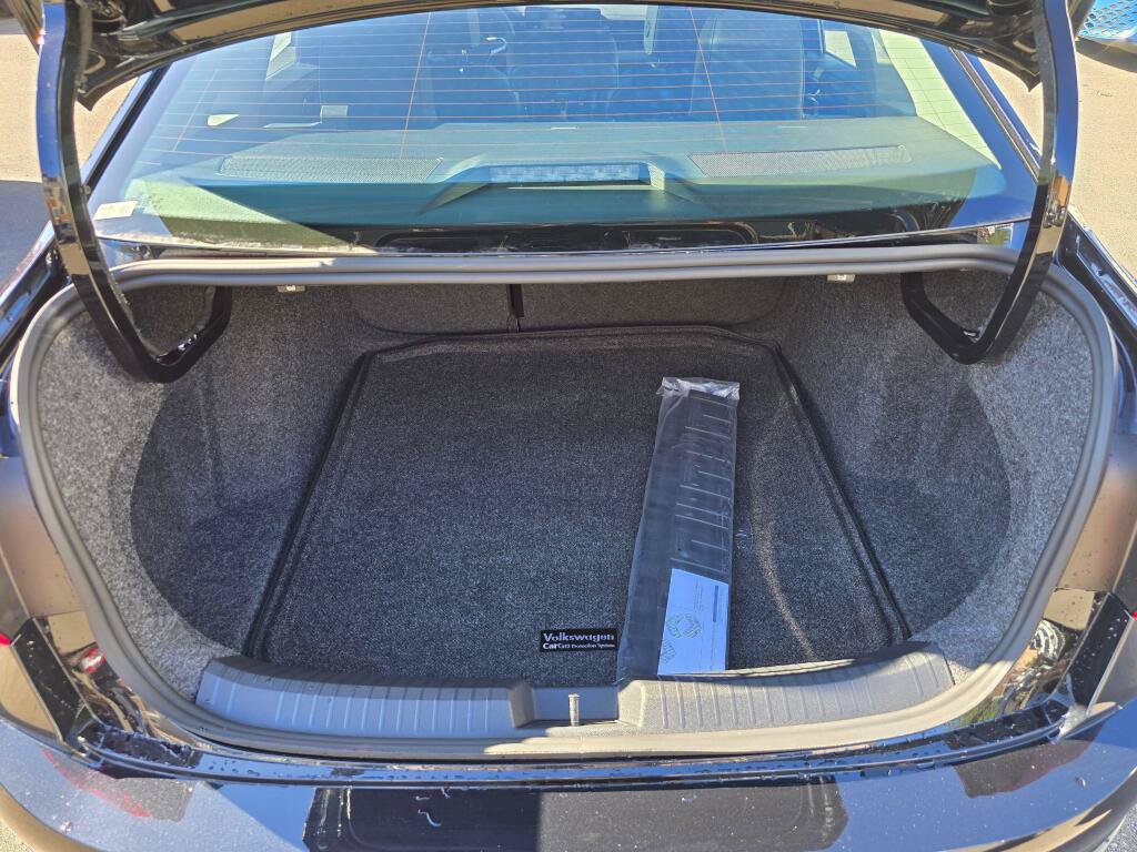 New 2027 Volkswagen Jetta SE FWD image 16