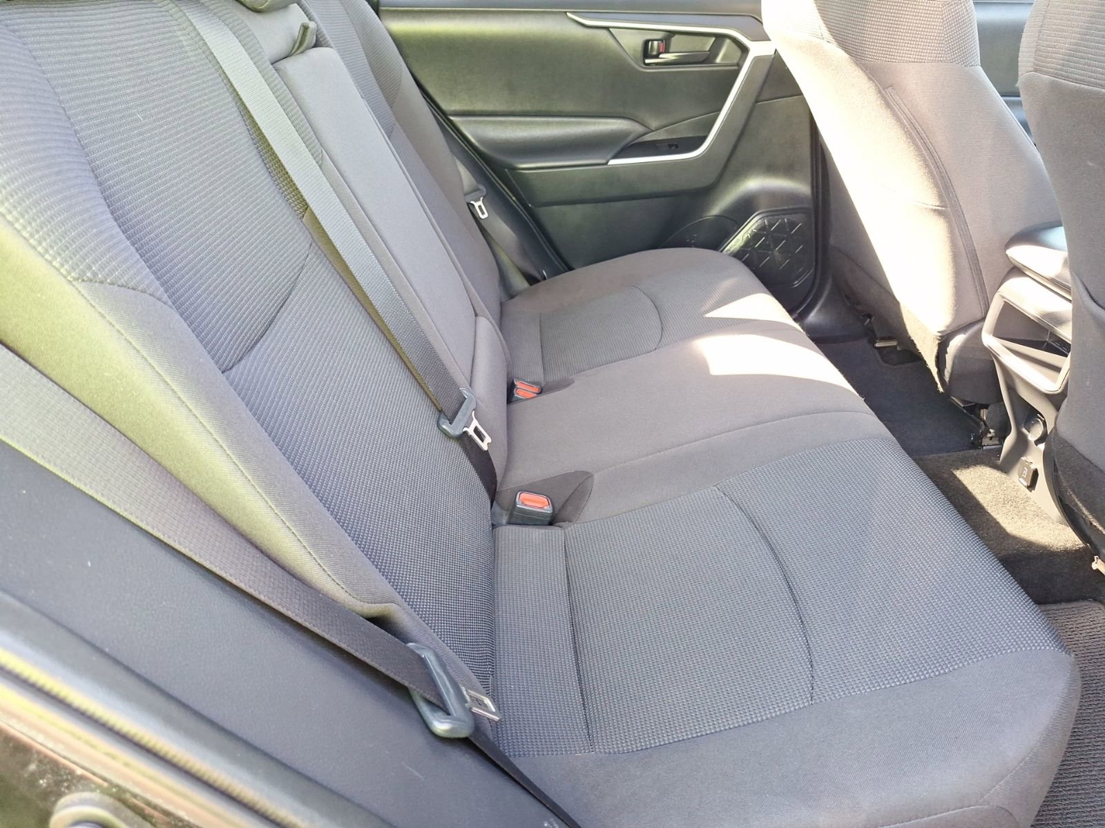 Used 2020 Toyota RAV4 LE image 31