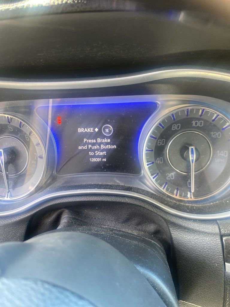 Used 2017 Chrysler 300 C RWD image 6