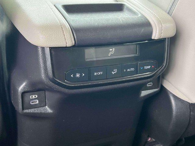 Used 2024 Toyota Grand Highlander AWD image 19