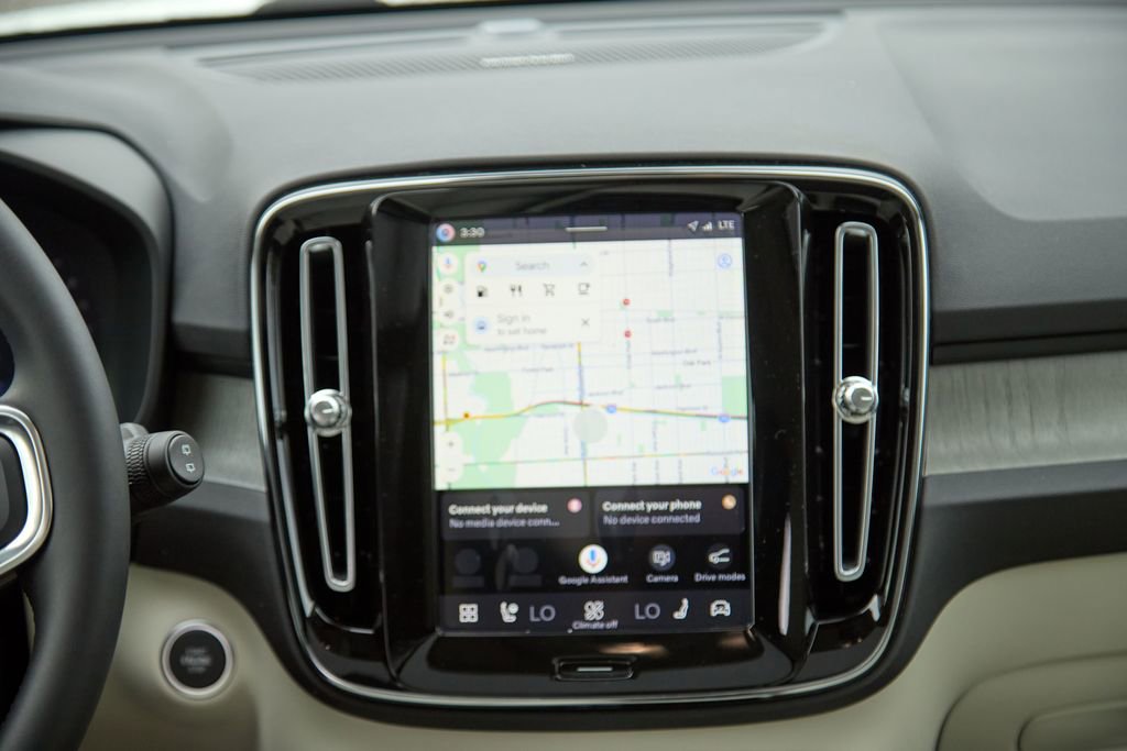 New 2026 Volvo XC40 B5 Plus w/ Protection Package Premier image 26