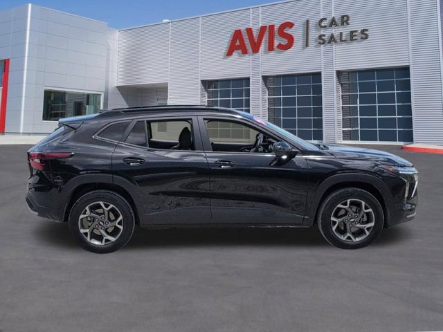 Used 2025 Chevrolet Trax LT w/ LT Convenience Package FWD image 5