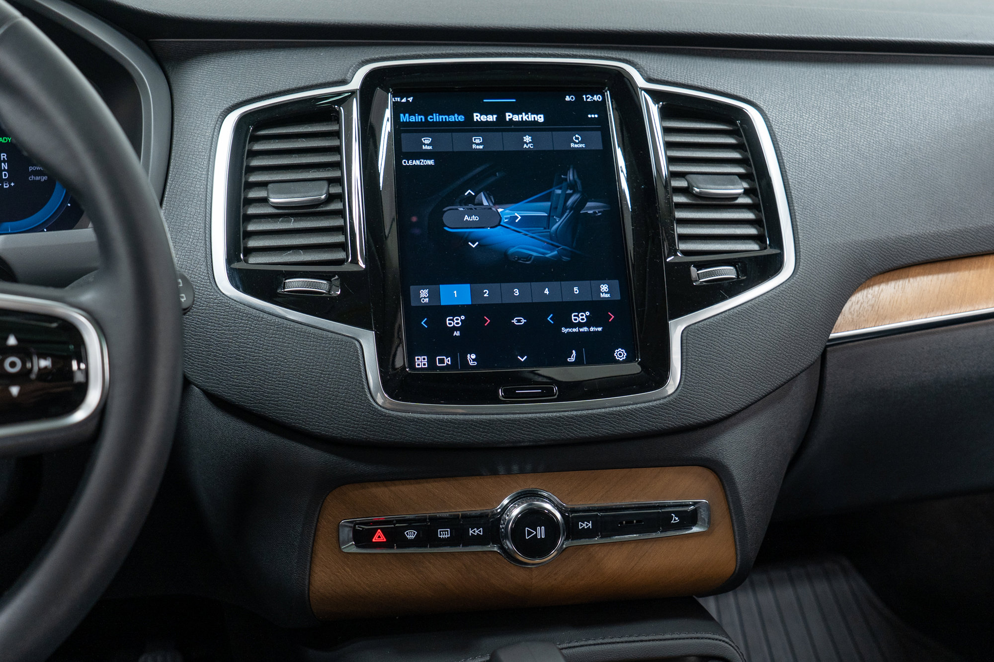 Used 2024 Volvo XC90 T8 Plus w/ Protection Package Premier image 19