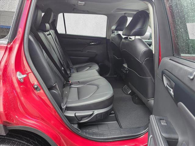 Used 2020 Toyota Highlander XLE AWD/4WD image 11