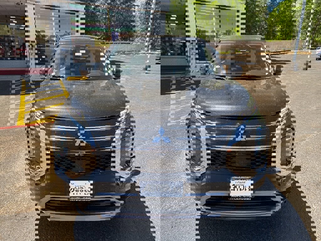 New 2025 Mitsubishi Outlander SE image 3