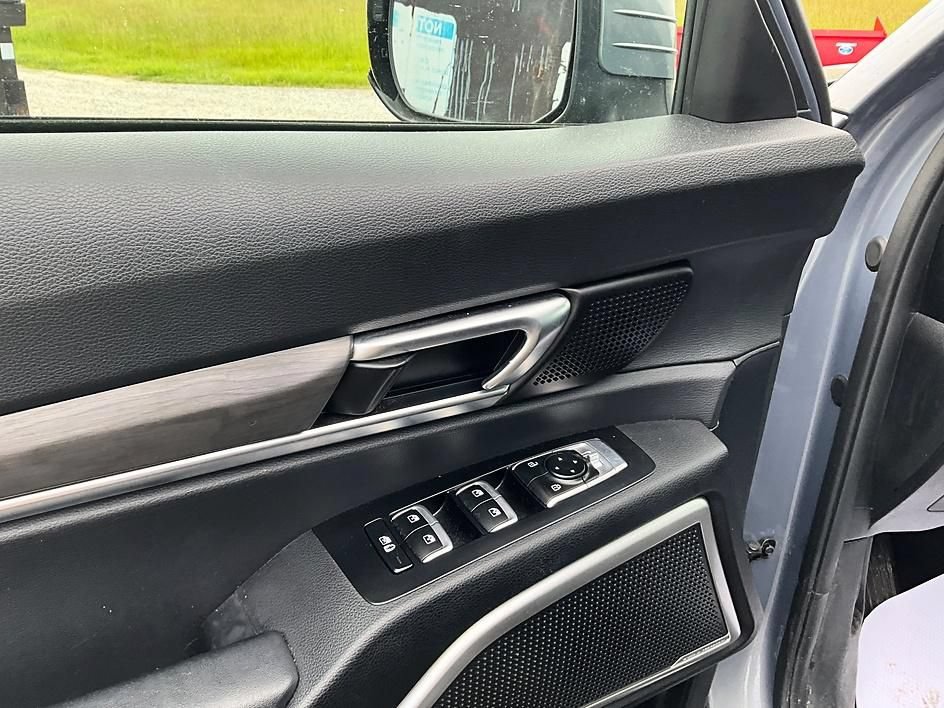 Used 2023 Kia Telluride AWD image 12