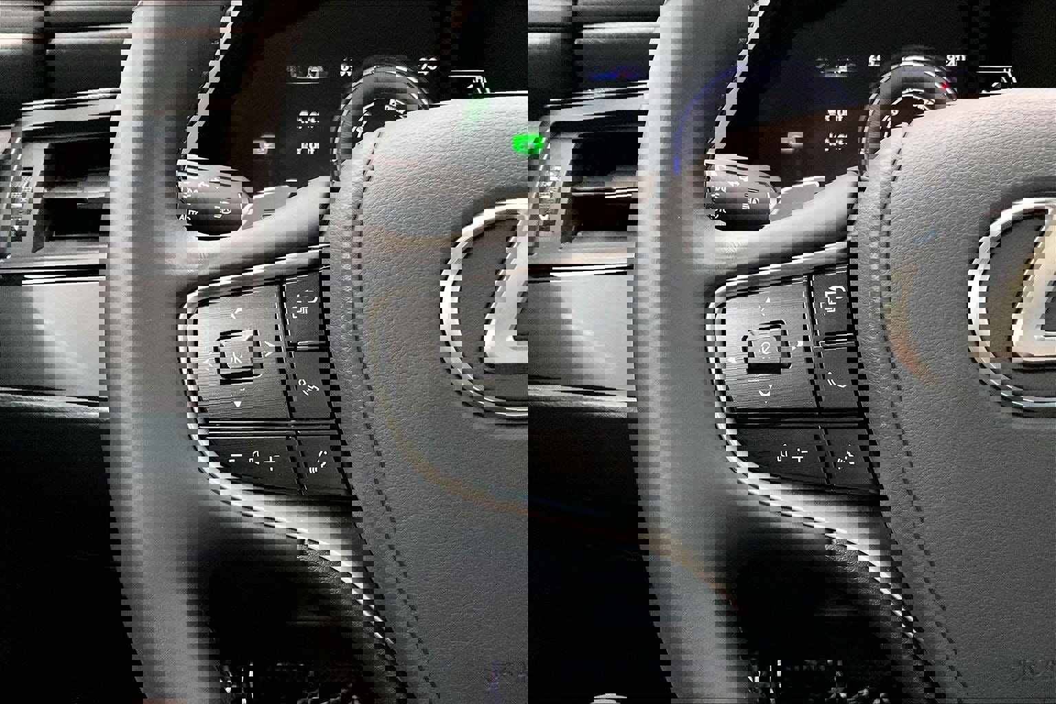 Used 2025 Lexus ES 300h w/ Premium Package image 20