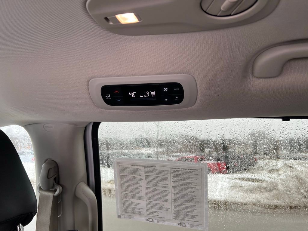 Used 2024 Chrysler Pacifica Touring-L image 12