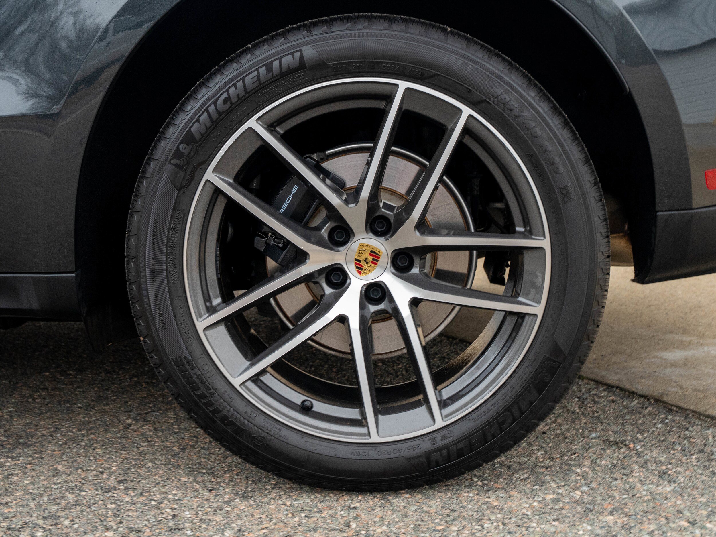 Certified 2025 Porsche Macan AWD/4WD image 17