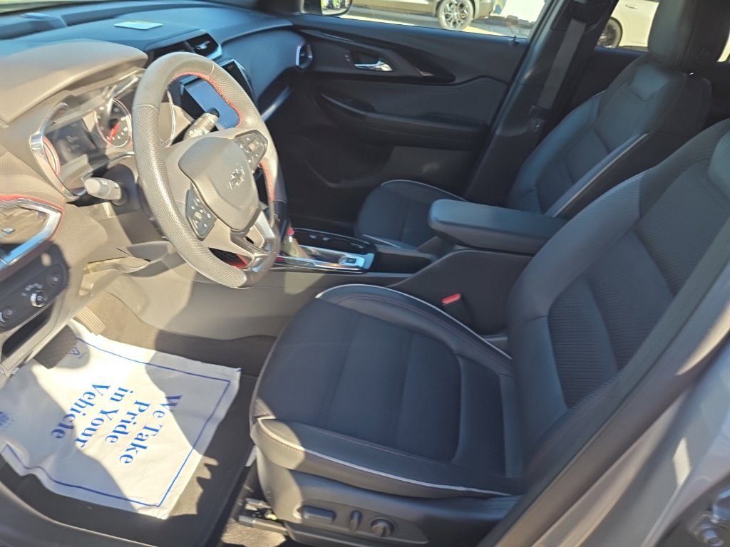 Used 2023 Chevrolet TrailBlazer RS w/ Sun and Liftgate Package FWD image 13