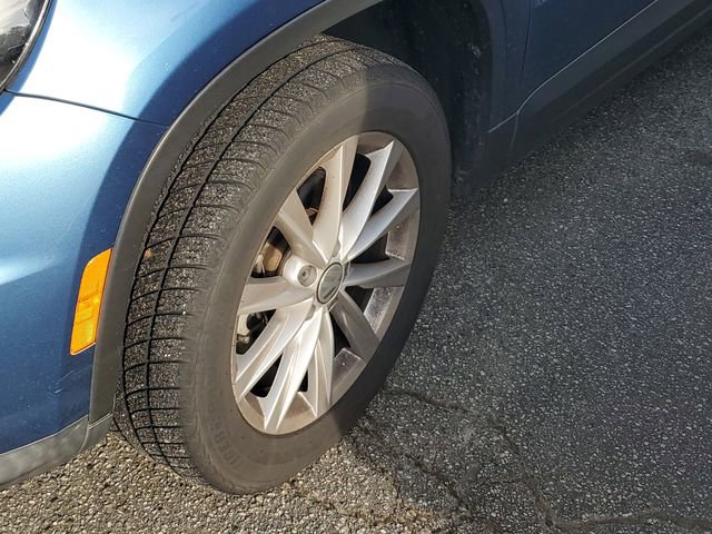 Used 2017 Volkswagen Tiguan S image 6