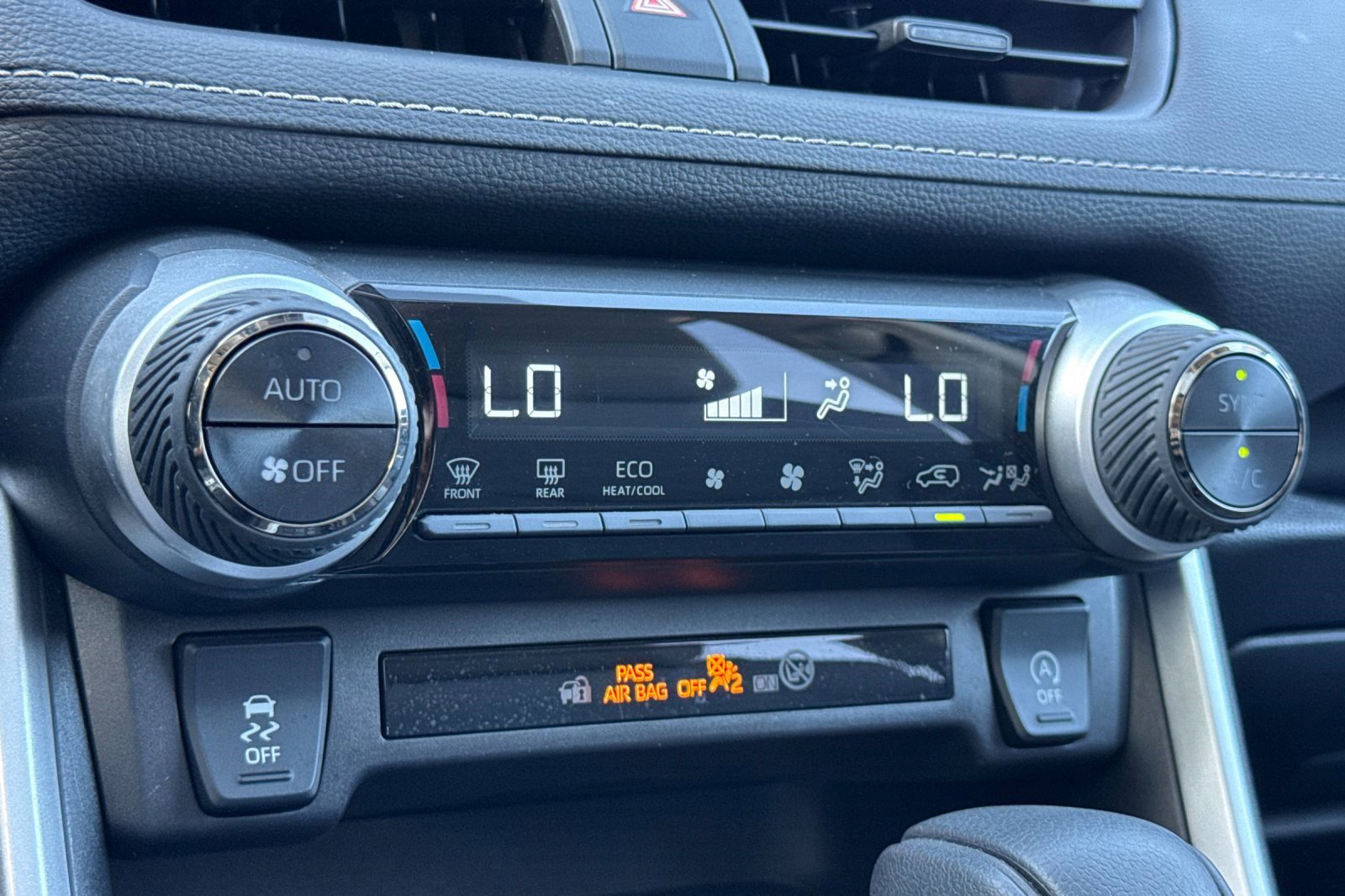 Used 2025 Toyota RAV4 XLE w/ Convenience Package image 21