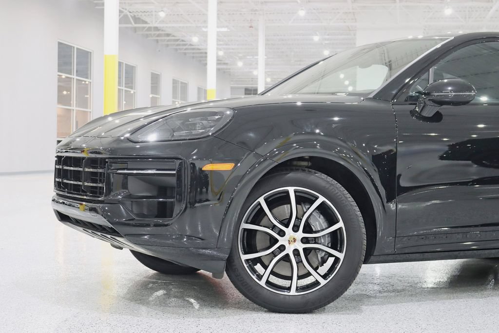 Used 2024 Porsche Cayenne Coupe AWD/4WD image 2