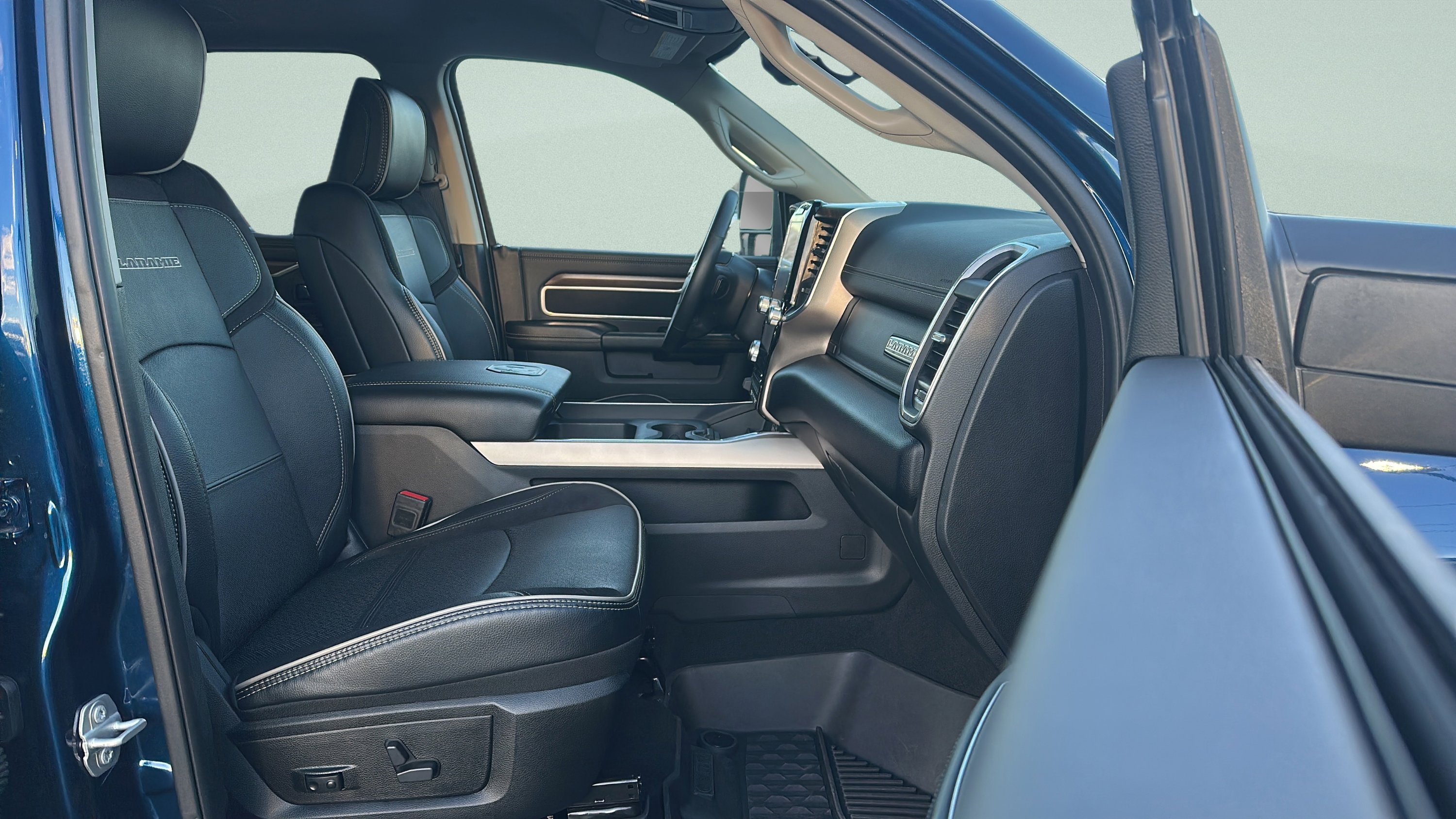 Used 2024 RAM 2500 Laramie w/ Off Road Package image 50