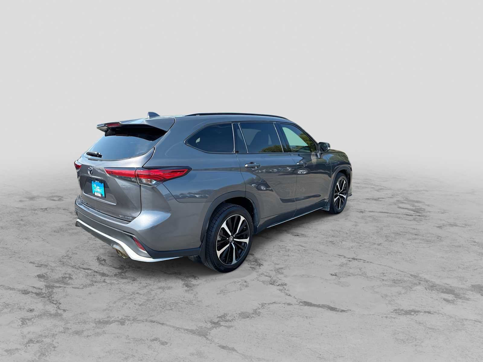 Used 2021 Toyota Highlander XSE AWD/4WD image 8
