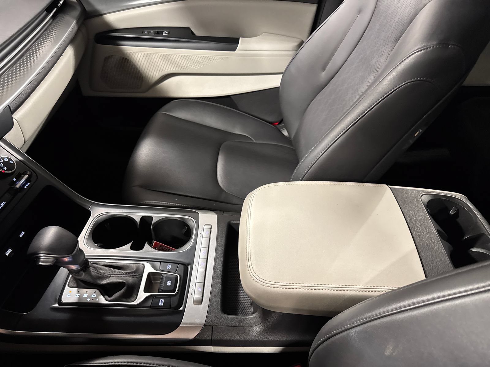Certified 2022 Kia Carnival LX FWD image 27