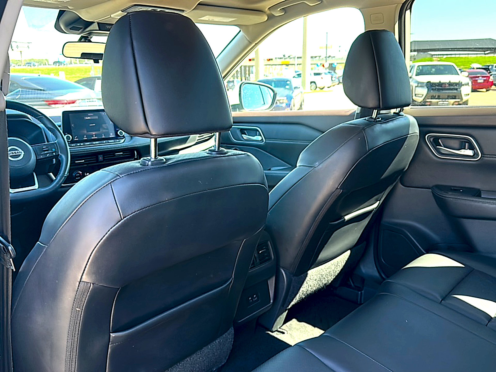 Used 2021 Nissan Rogue SV w/ Premium Package image 18