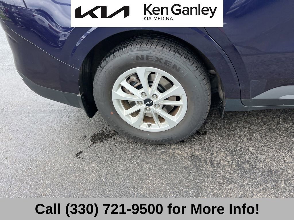 Used 2024 Kia Carnival LX FWD image 23
