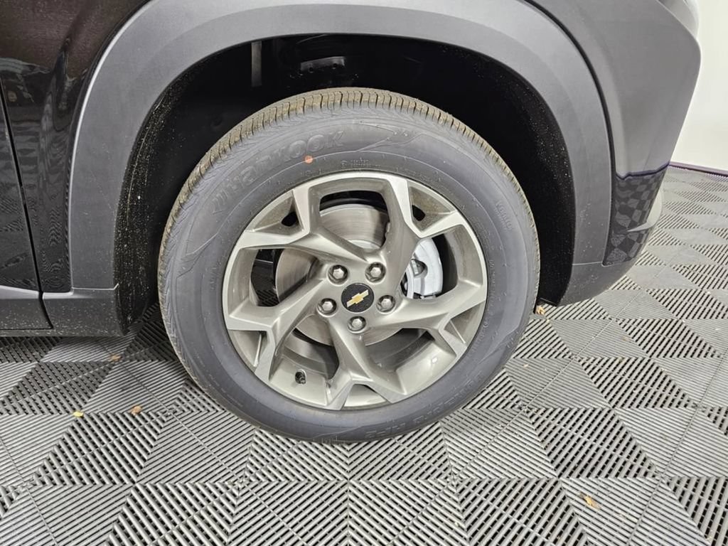 New 2026 Chevrolet Trax LT w/ LT Convenience Package FWD image 9