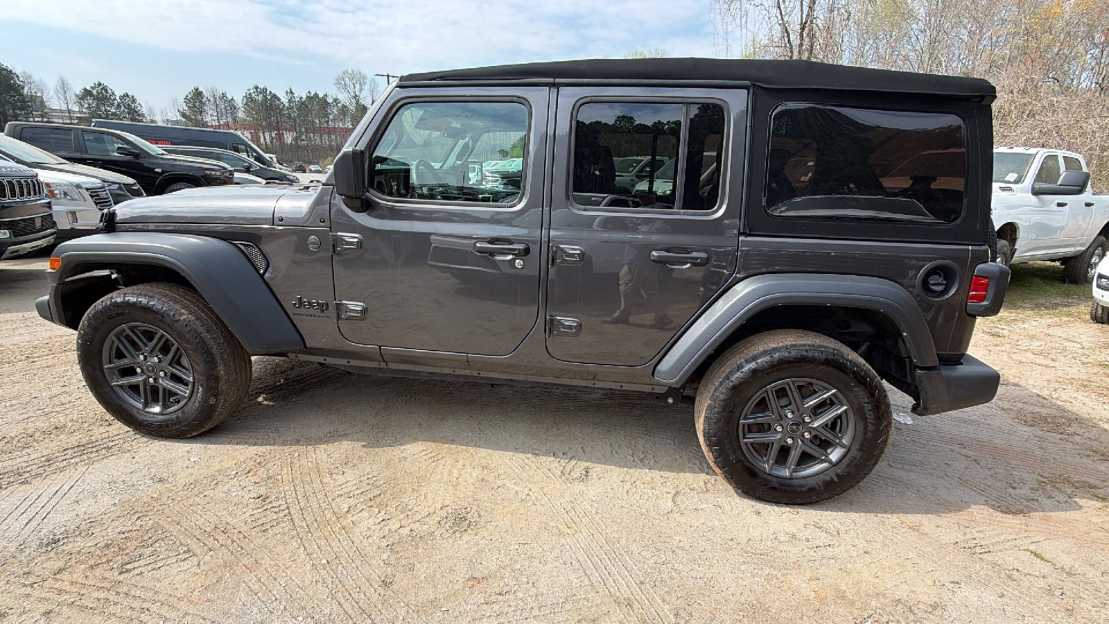 Used 2024 Jeep Wrangler Sport S image 11