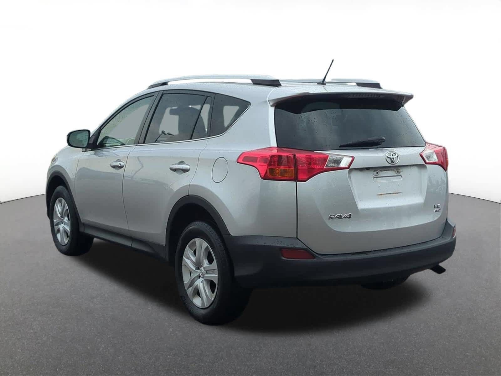 Used 2015 Toyota RAV4 LE AWD/4WD image 4