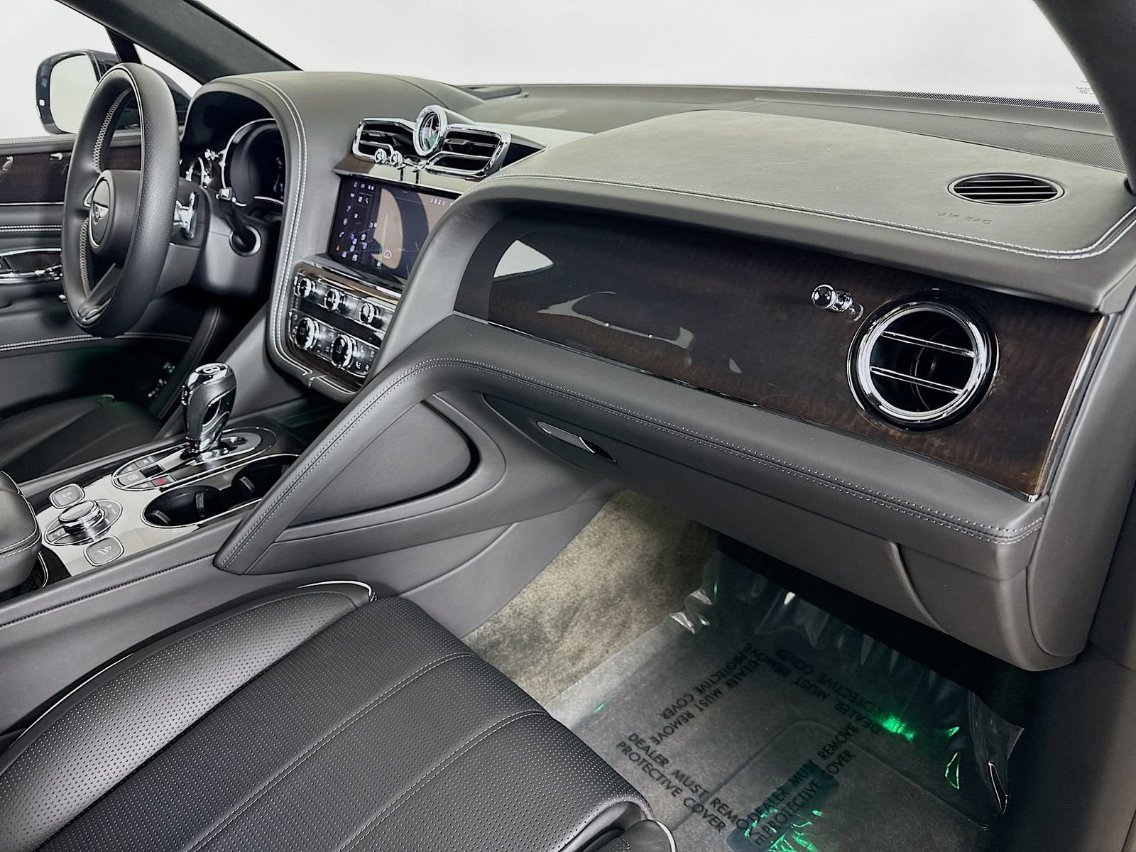 Used 2022 Bentley Bentayga AWD/4WD image 2