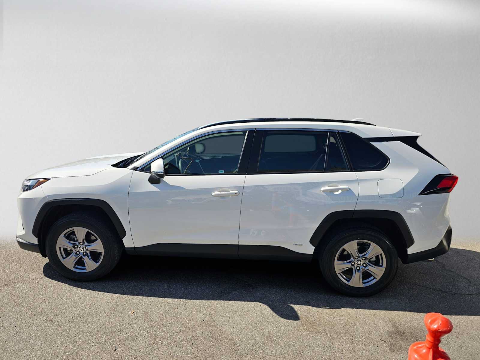 Used 2023 Toyota RAV4 LE AWD/4WD image 6