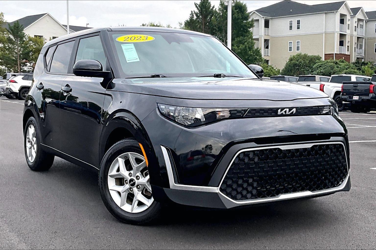 Used 2023 Kia Soul LX w/ LX Technology Package FWD image 2