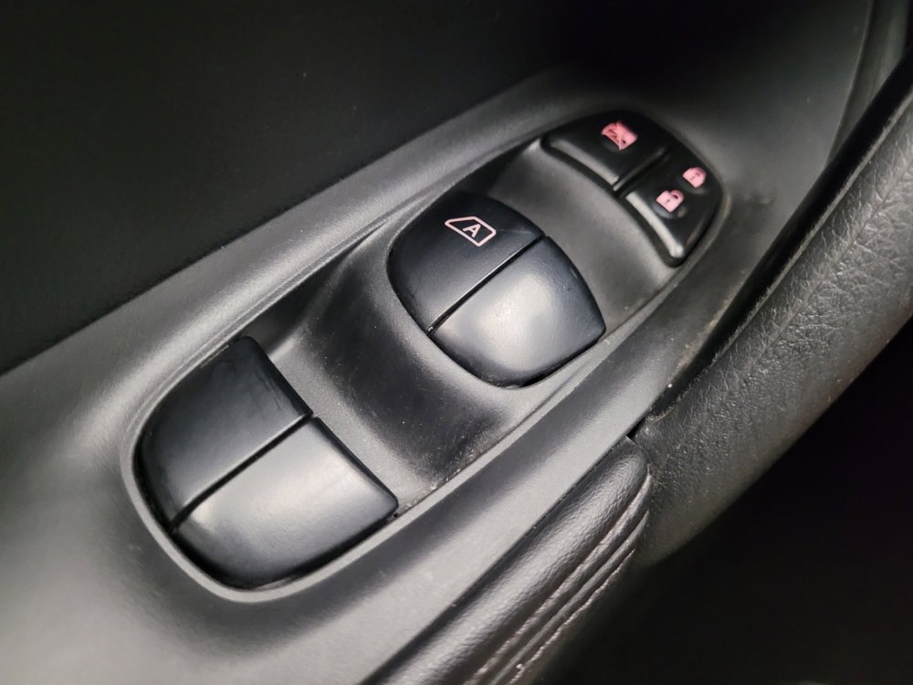 Used 2018 Nissan Rogue SV image 27