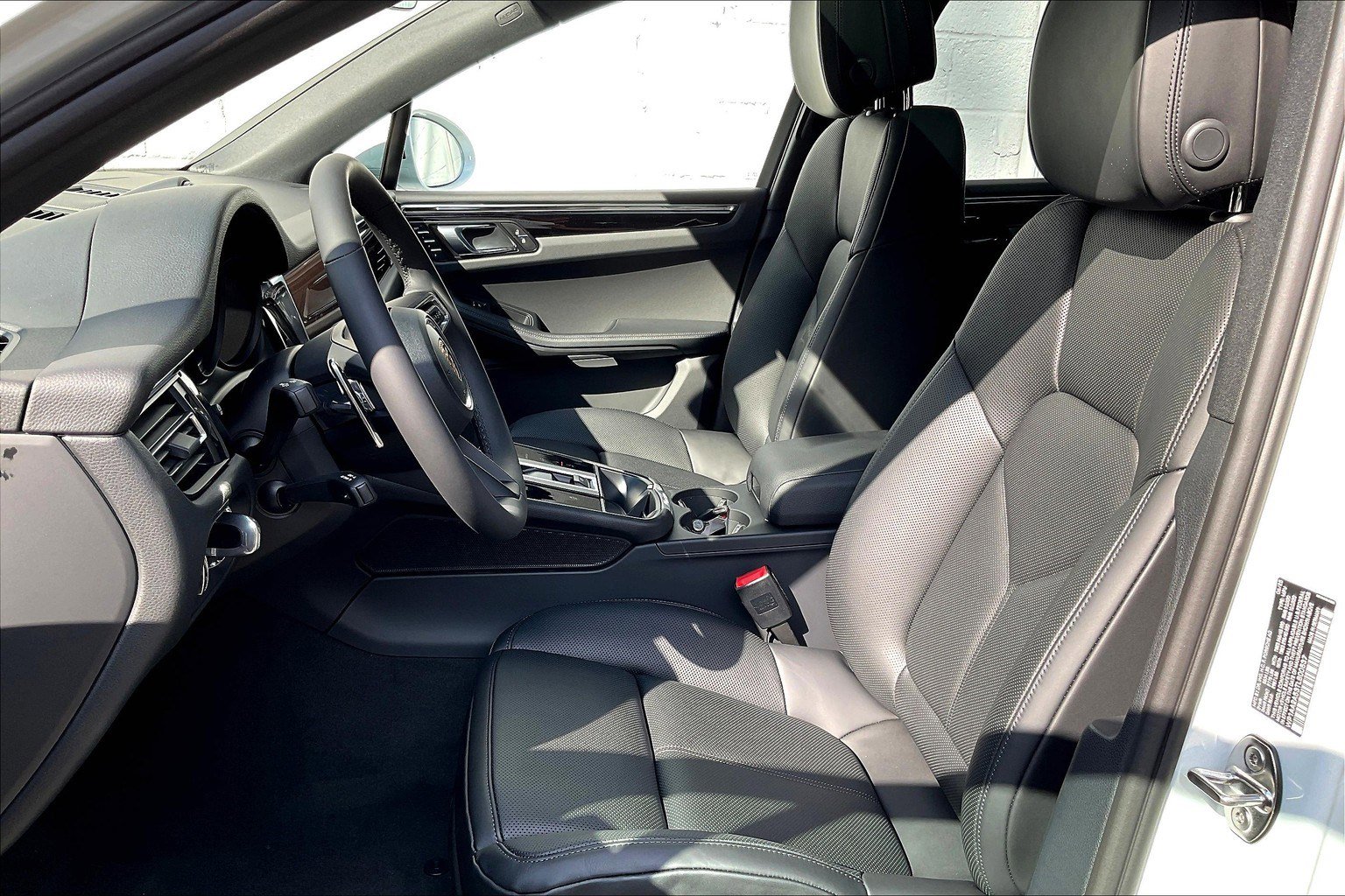 New 2026 Porsche Macan image 5