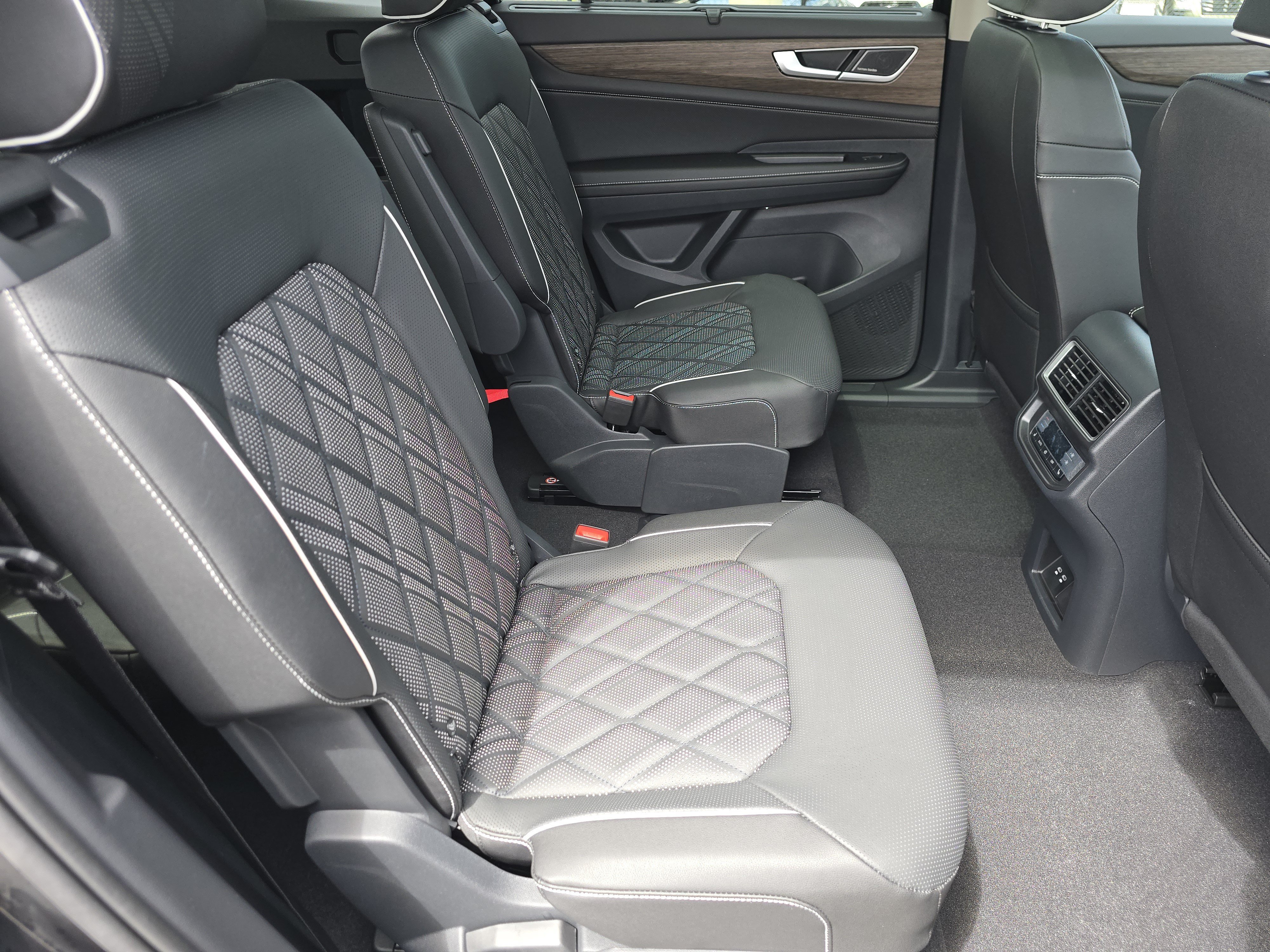 New 2026 Volkswagen Atlas SEL Premium R-Line AWD/4WD image 18