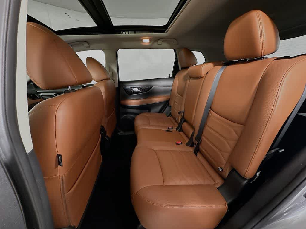 Used 2018 Nissan Rogue SL w/ Premium Package FWD image 14
