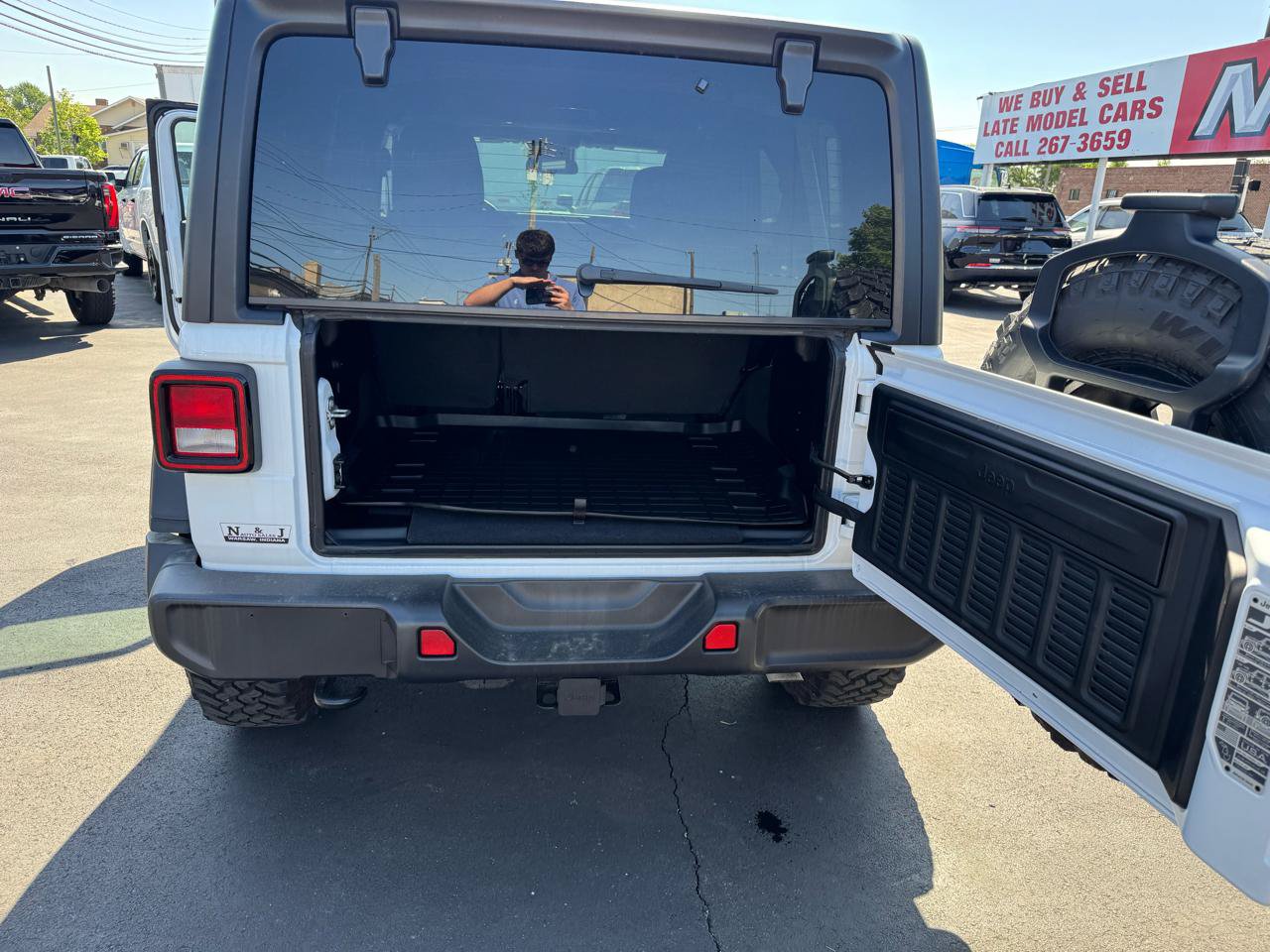 Used 2025 Jeep Wrangler Unlimited Sport AWD/4WD image 26