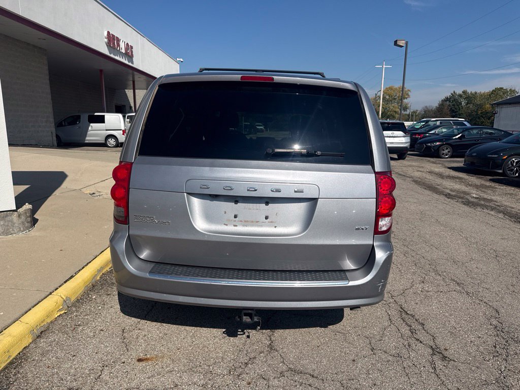 Used 2016 Dodge Grand Caravan SXT FWD image 4