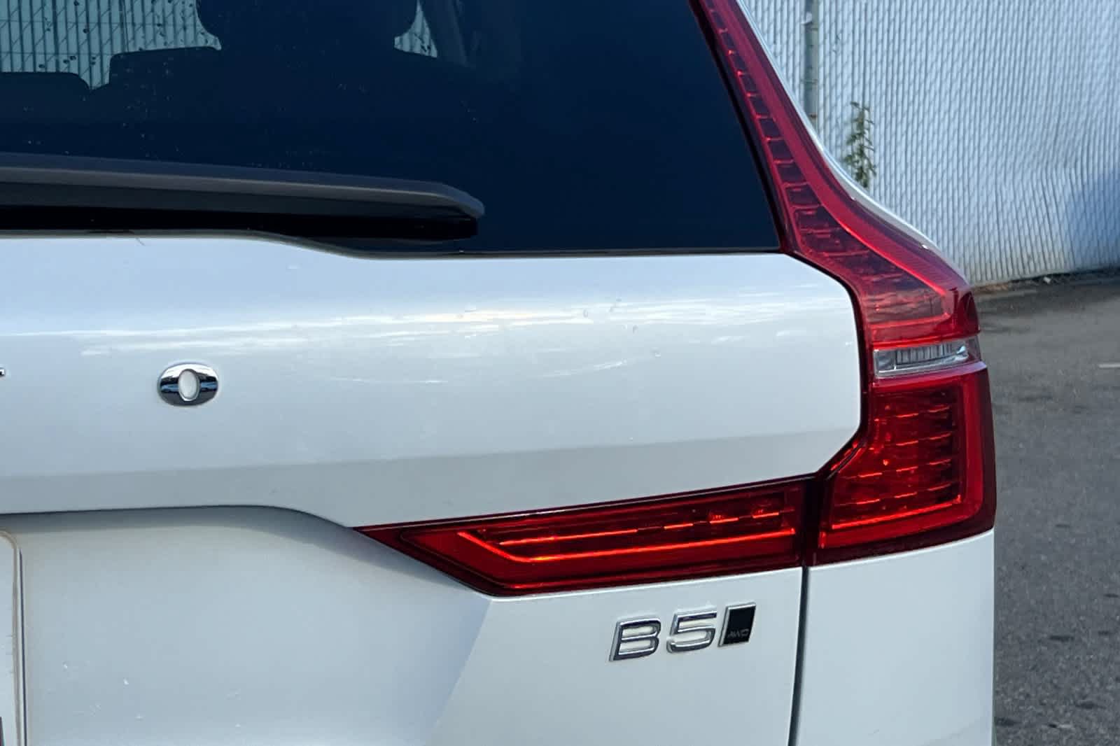 Used 2023 Volvo XC60 B5 Plus AWD/4WD image 21