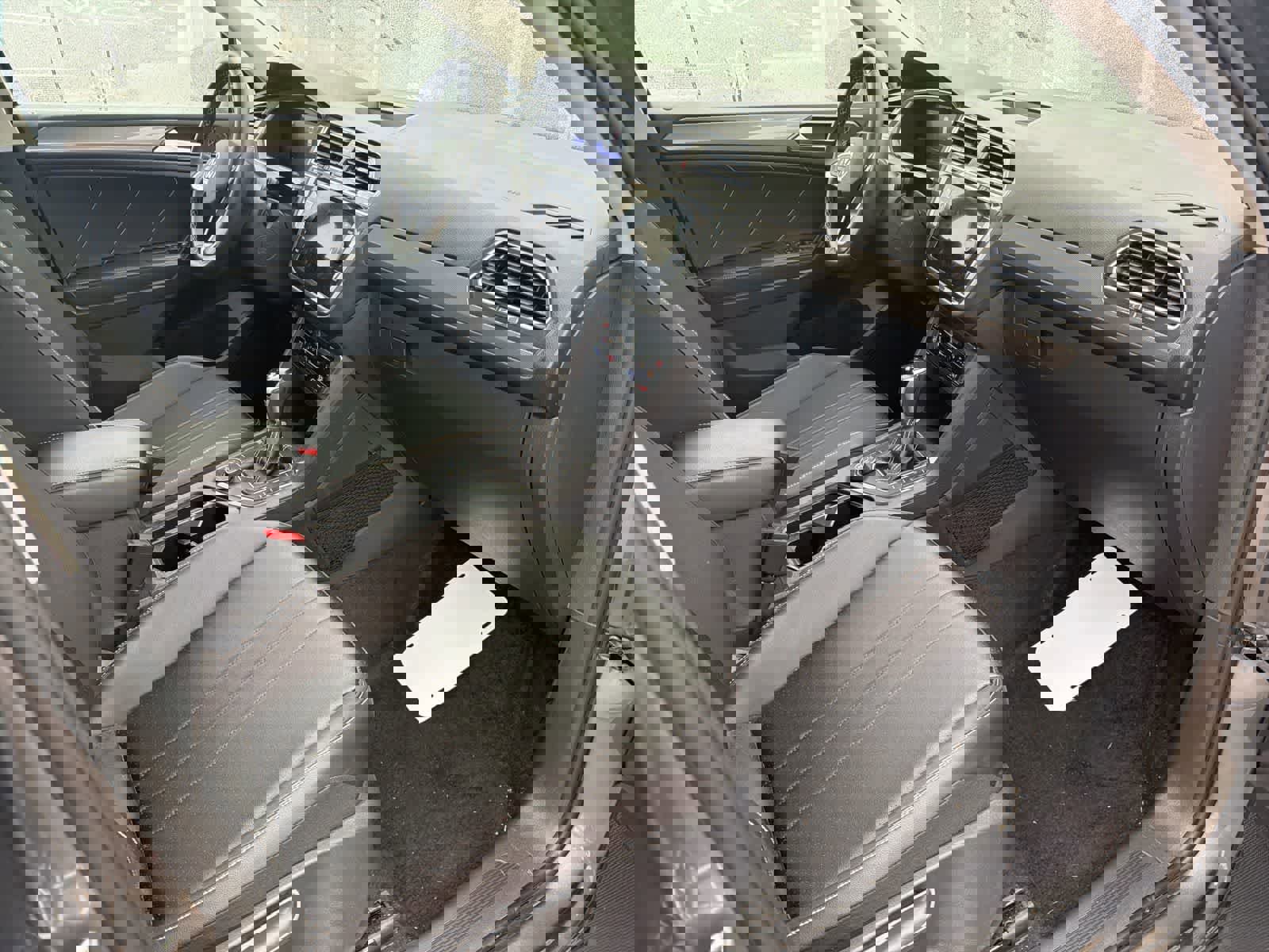 Used 2022 Volkswagen Tiguan SE w/ Panoramic Sunroof Package image 5