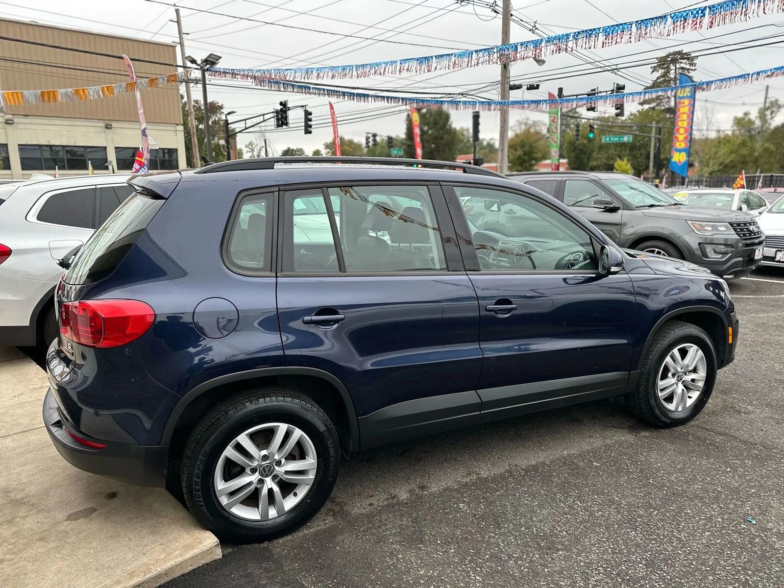 Used 2016 Volkswagen Tiguan S image 4