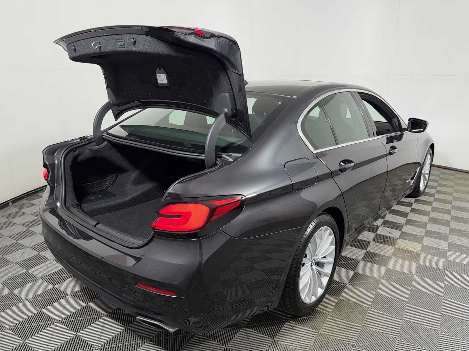 Used 2023 BMW 530i xDrive w/ Convenience Package AWD/4WD image 23